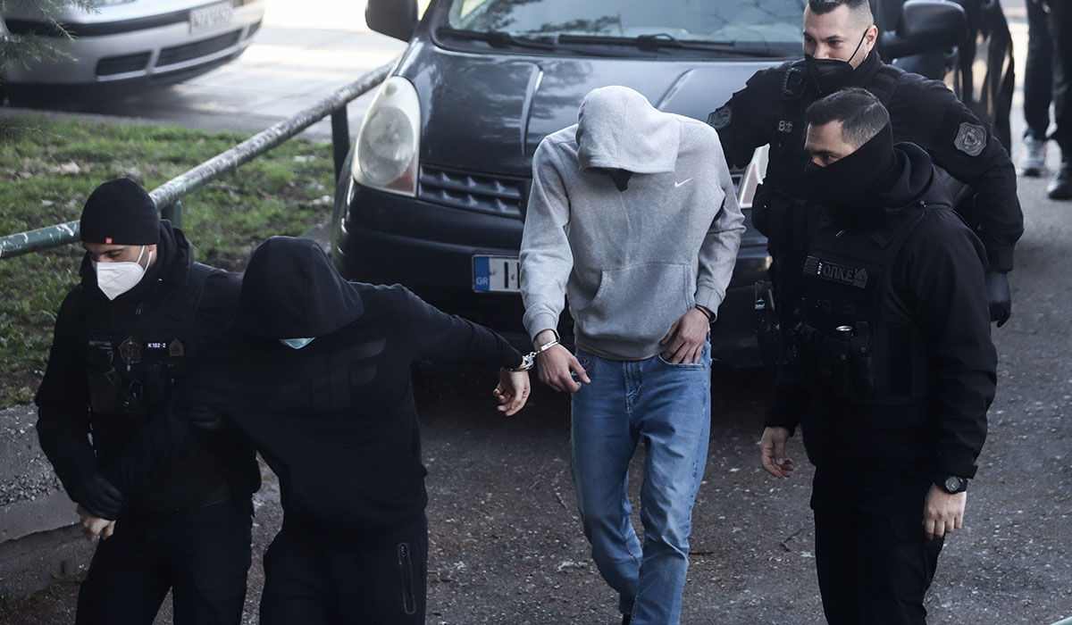 Άλκης Καμπανός: Ομόφωνα ένοχοι και οι 12 κατηγορούμενοι για τη δολοφονία - Ένταση στη δίκη
