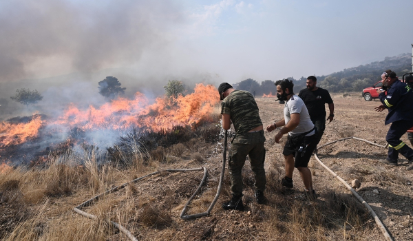 ΓΕΕΘΑ: Το στρατόπεδο Καποτά δεν κινδύνευσε από τη φωτιά, αλλά υπήρξαν «μικροεστίες»