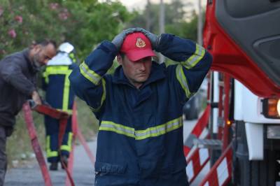 Βοιωτία: Πυροσβέστες έπεσαν θύματα κλοπής ενώ πήγαιναν να σβήσουν φωτιά