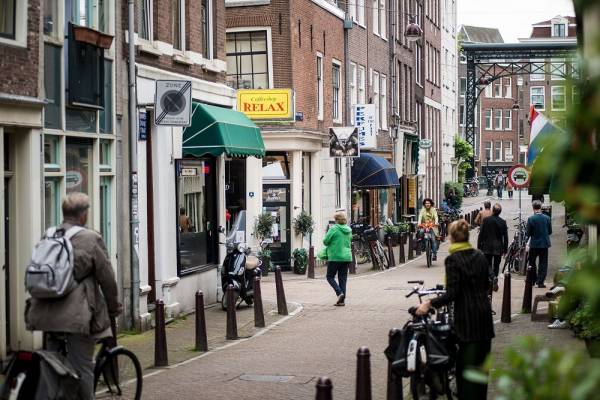Ολλανδία: Κλείνει τα coffeeshops για τους τουρίστες