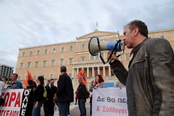 Σε 24ωρη απεργία και κινητοποιήσεις οι εκπαιδευτικοί - «Ανοιχτά τα σχολεία» λέει το υπουργείο Παιδείας