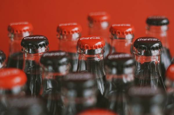 Coca-Cola: Αποκάλυψη για το περίεργο μυστικό σε μελέτες για την παχυσαρκία