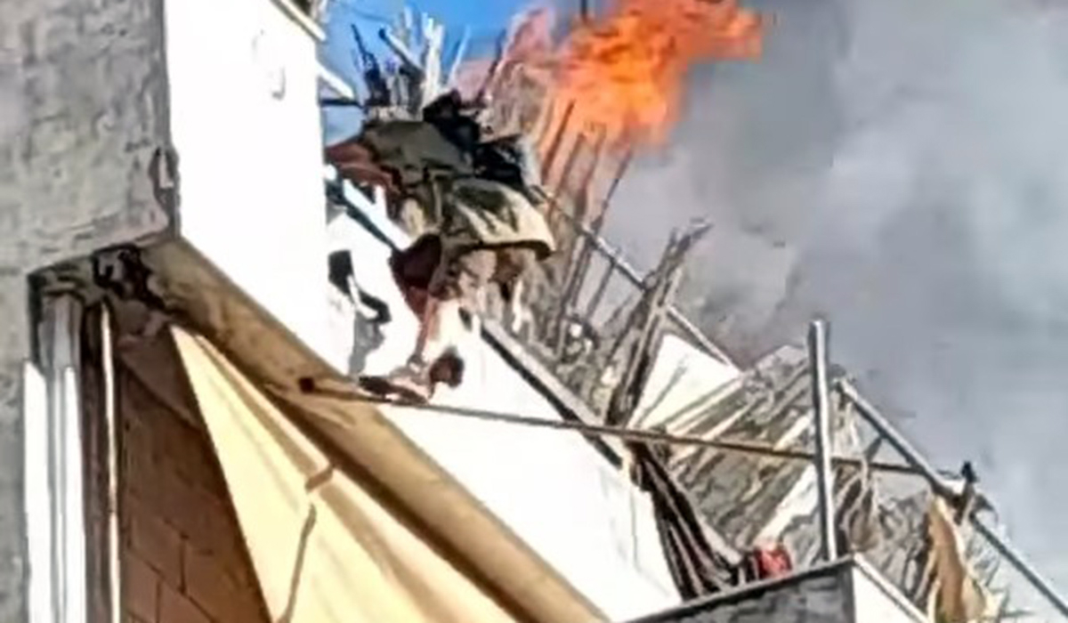 Φωτιά στον Κολωνό: Βίντεο - ντοκουμέντο με ένοικο που προσπαθεί να γλιτώσει από τις φλόγες