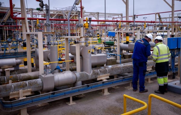 Η ΕΕ βάζει «φωτιά» στο πετρέλαιο - Για εμπάργκο η Ρωσία, μείωση παραγωγής ο ΟΠΕΚ