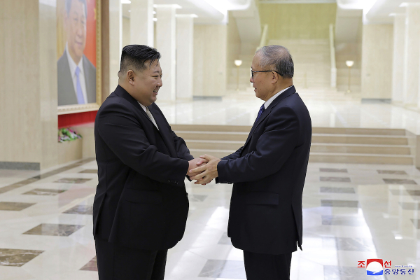Β. Κορέα: Δέσμευση του Κιμ Γιονγκ Ουν για ιστορική ανάπτυξη των σχέσεων με την Κίνα