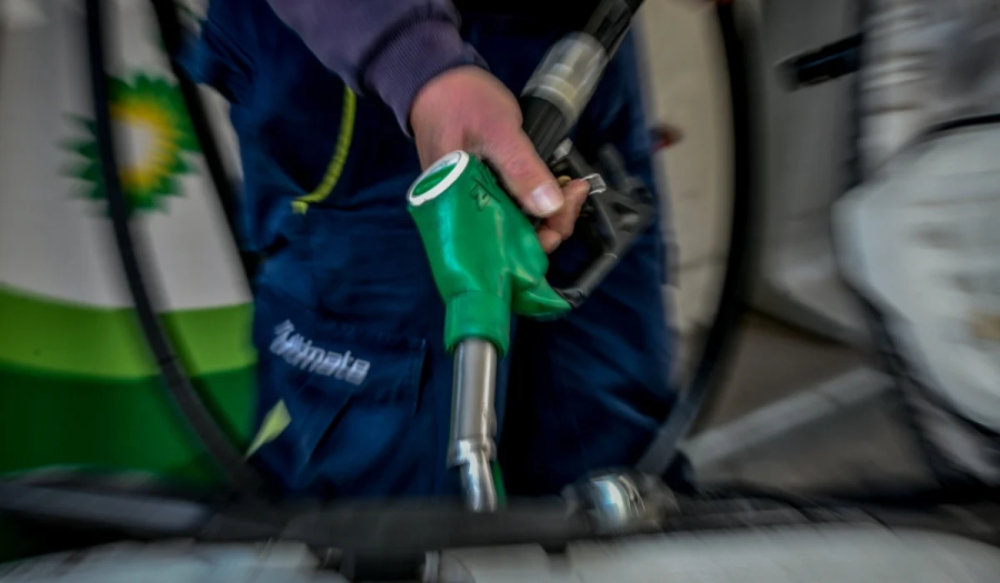 Βενζίνη: Φόβοι ότι θα ξεπεράσει τα 2 ευρώ μέχρι το Πάσχα - Άλμα στην τιμή του πετρελαίου