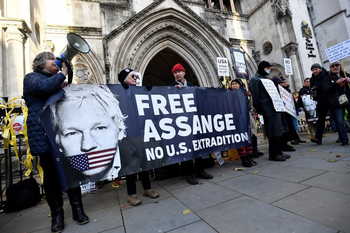 Γαμπρός στη φυλακή θα ντυθεί ο ιδρυτής του Wikileaks, Τζούλιαν Ασάνζ