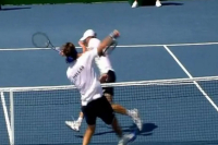 Davis Cup: Ο Τσιτσιπάς βρήκε άθελά του με smash τον Κλέιν