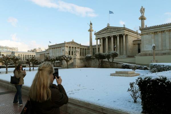 Αθήνα: Εικόνες από τα χιόνια