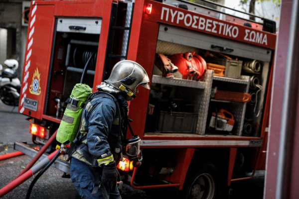 Μεταξουργείο: Υπό έλεγχο τέθηκε η φωτιά σε υπόγειο πολυκατοικίας