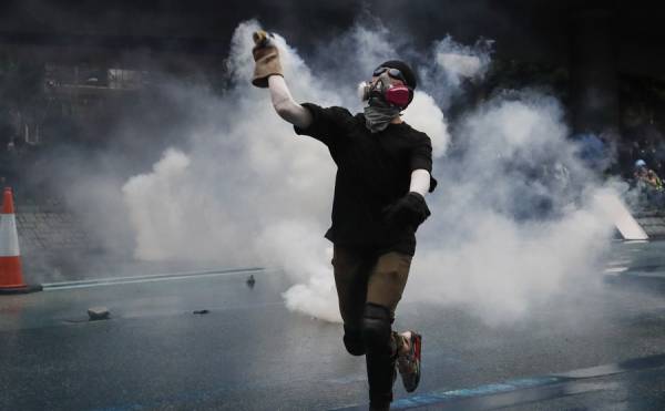 Συγκρούσεις αστυνομίας και διαδηλωτών στο Χονγκ Κονγκ