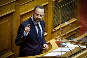 Βουλευτής - γιατρός της ΝΔ κατηγορεί συνάδελφό του ότι διέσπειρε τον κορονοϊό