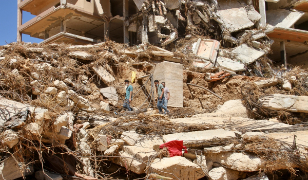 Χάος στη Λιβύη: Οι αρχές δεν ανακοινώνουν αριθμό νεκρών - Βομβαρδισμένη πόλη η Ντέρνα