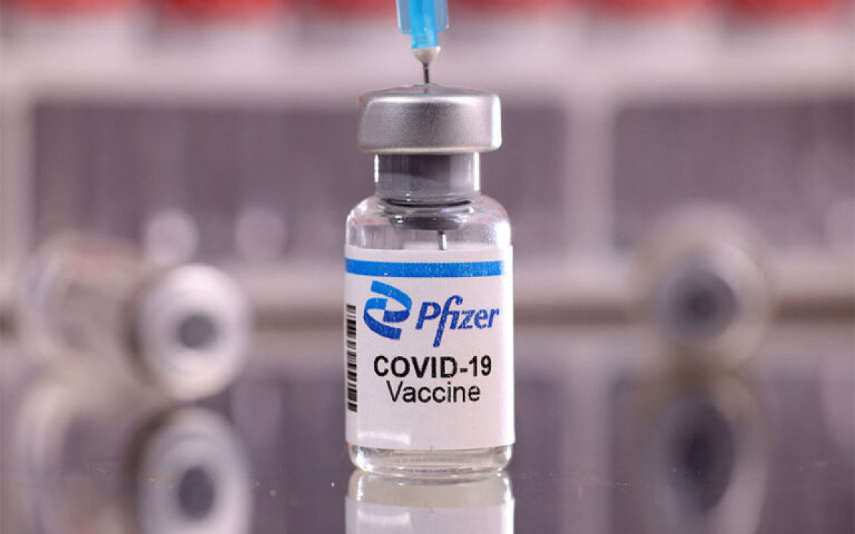 Βρετανία: Εγκρίθηκε η χορήγηση της ενισχυτικής δόσης του εμβολίου της Pfizer
