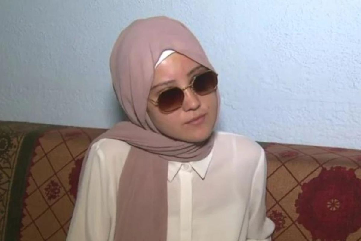 Βόλος: «Ήταν κάθετος, δεν ήθελε τη μαντήλα» - Η μαρτυρία της 24χρονης που ξυλοκοπήθηκε από τον πατέρα της