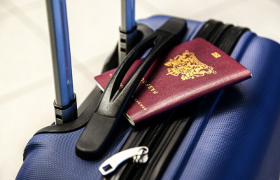 Κομισιόν: Να χαλαρώσουν οι περιορισμοί στα ταξίδια εντός Ευρώπης