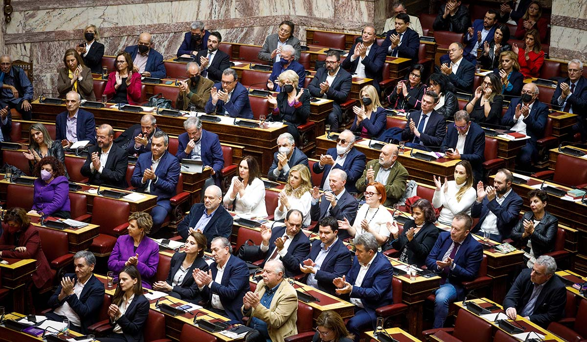 Ο ΣΥΡΙΖΑ καταθέτει τροπολογία για την απαγόρευση των κομμάτων των νεοναζί από τη Βουλή