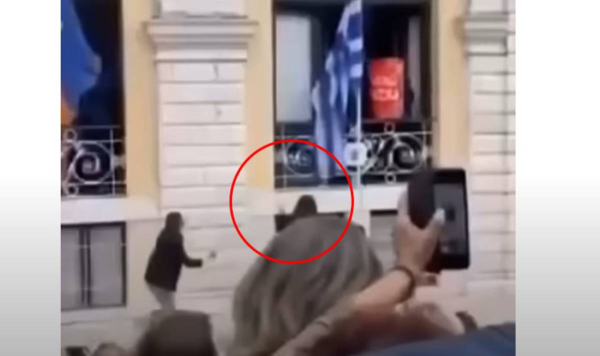 Κέρκυρα: Απίστευτο περιστατικό - Ο μπότης του δημάρχου έπεσε πάνω σε γυναίκα (Βίντεο)