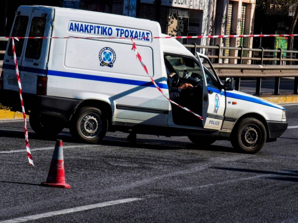 Κόρινθος: Μετωπική σύγκρουση με δύο εγκλωβισμένους στα Δερβενάκια