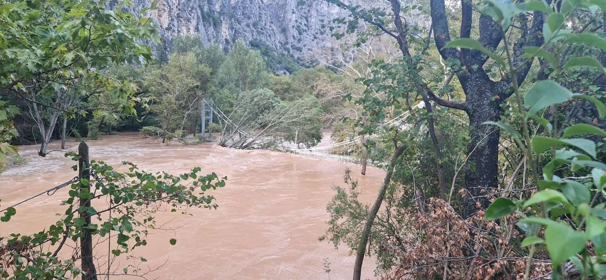 Τα νερά του Πηνειού «πνίγουν» τα Τέμπη: Δεν μειώνεται η στάθμη του, φόβοι για νέες πλημμύρες