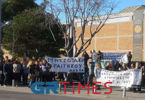 Κυριάκος Μητσοτάκης: Με διαμαρτυρία τον... υποδέχθηκαν οι υγειονομικοί στη Θεσσαλονίκη
