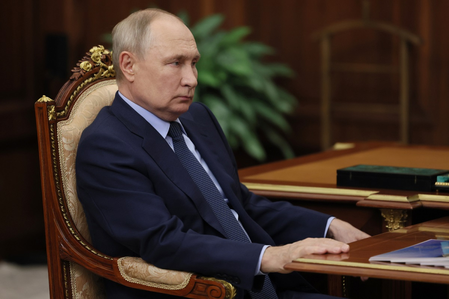 Εκ νέου υποψήφιος στις εκλογές του 2024 ο Πούτιν; - Τι «βλέπει» η Kommersant