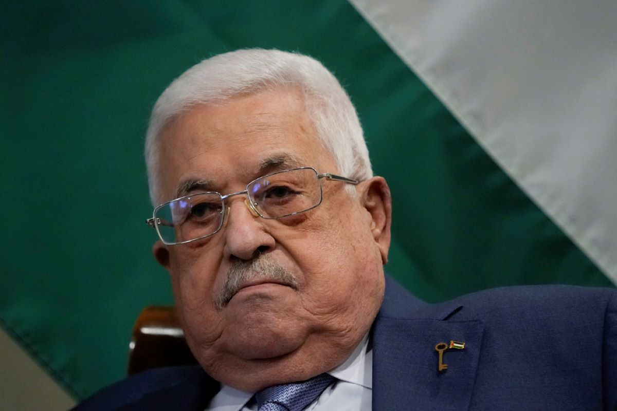 Ο Αμπάς κήρυξε τριήμερο πένθος μετά την ισραηλινή επίθεση στο νοσοκομείο της Γάζας
