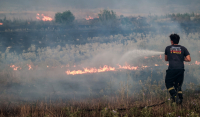 Υπό μερικό έλεγχο η φωτιά στη Λ. Μαραθώνος στο Πικέρμι
