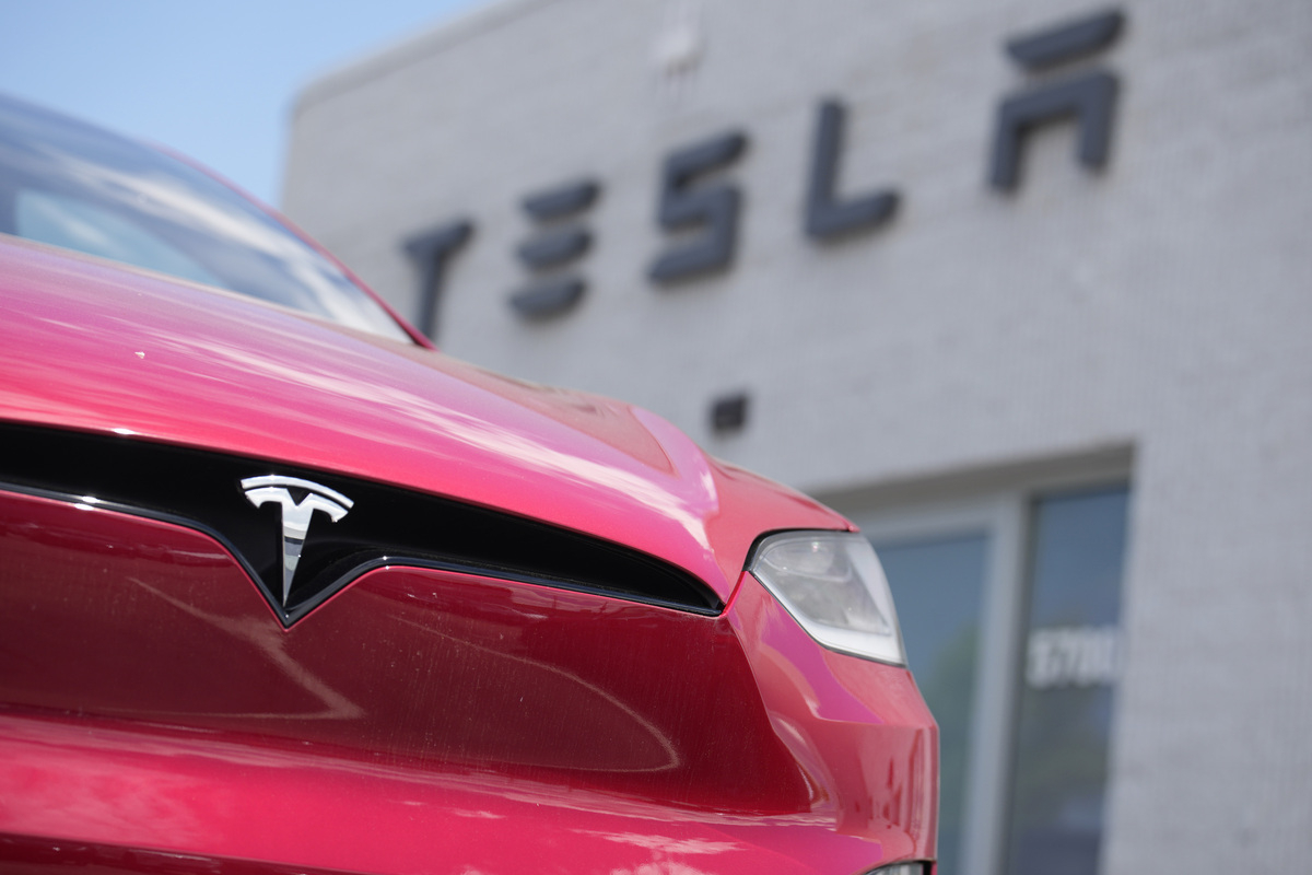 Tesla: Ανακαλεί 2 εκατ. αυτοκίνητα - Πρόβλημα ασφάλειας στο Autopilot