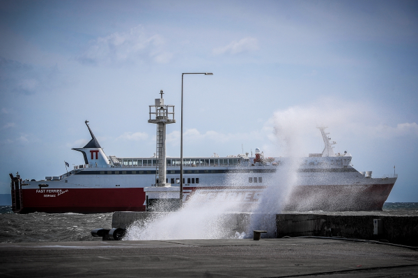 Andros Queen: Πολύωρη ταλαιπωρία για τους επιβάτες πλοίων - Στο Λαύριο αντί Ραφήνα πιάνουν λιμάνι