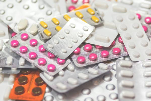 Υπουργείο Υγείας: Μειώσεις σε 3.072 φάρμακα στη νέα λίστα τιμών
