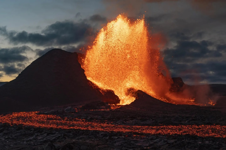 Υπό την απειλή του ηφαιστείου η Ισλανδία: Για πέντε λεπτά επέστρεψαν οι κάτοικοι στα σπίτια τους