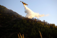 Πού εξαφανίστηκαν τα Canadair στη φωτιά στη Βαρυμπόμπη