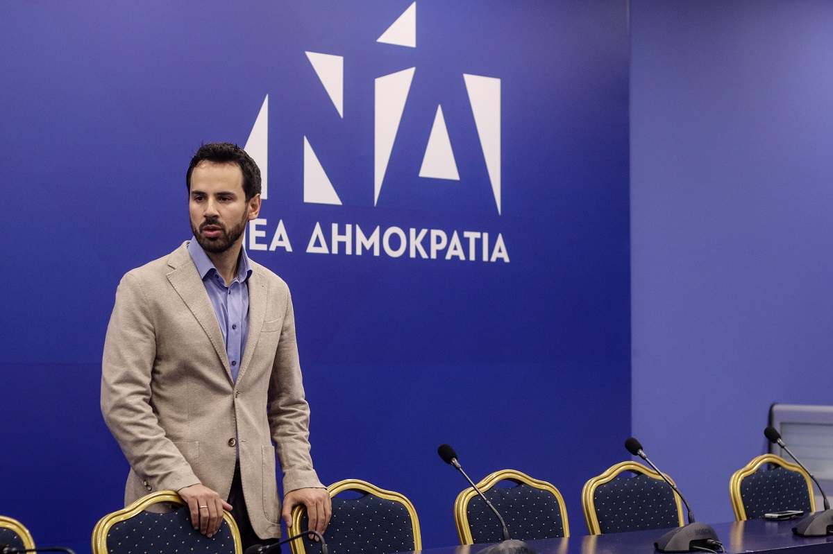 ΣΥΡΙΖΑ: Ο Μητσοτάκης υιοθετεί τις συκοφαντίες Ρωμανού ή θα τον αποπέμψει;