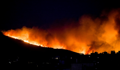 Φωτιά στην Πεντέλη: Ανατριχιαστικό βίντεο μέσα από τις φλόγες