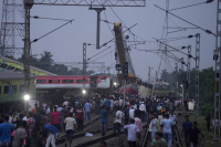 Ινδία: Σε δυσλειτουργία του συστήματος σηματοδότησης οφείλεται η σιδηροδρομική τραγωδία - Τουλάχιστον 288 νεκροι