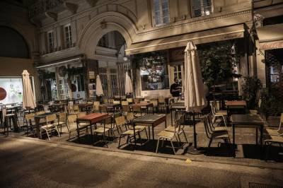 Νέα μέτρα με λουκέτο σε μπαρ και καφετέριες στην Ευρώπη, σε αναμονή η Αθήνα