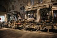 Νέα μέτρα με λουκέτο σε μπαρ και καφετέριες στην Ευρώπη, σε αναμονή η Αθήνα