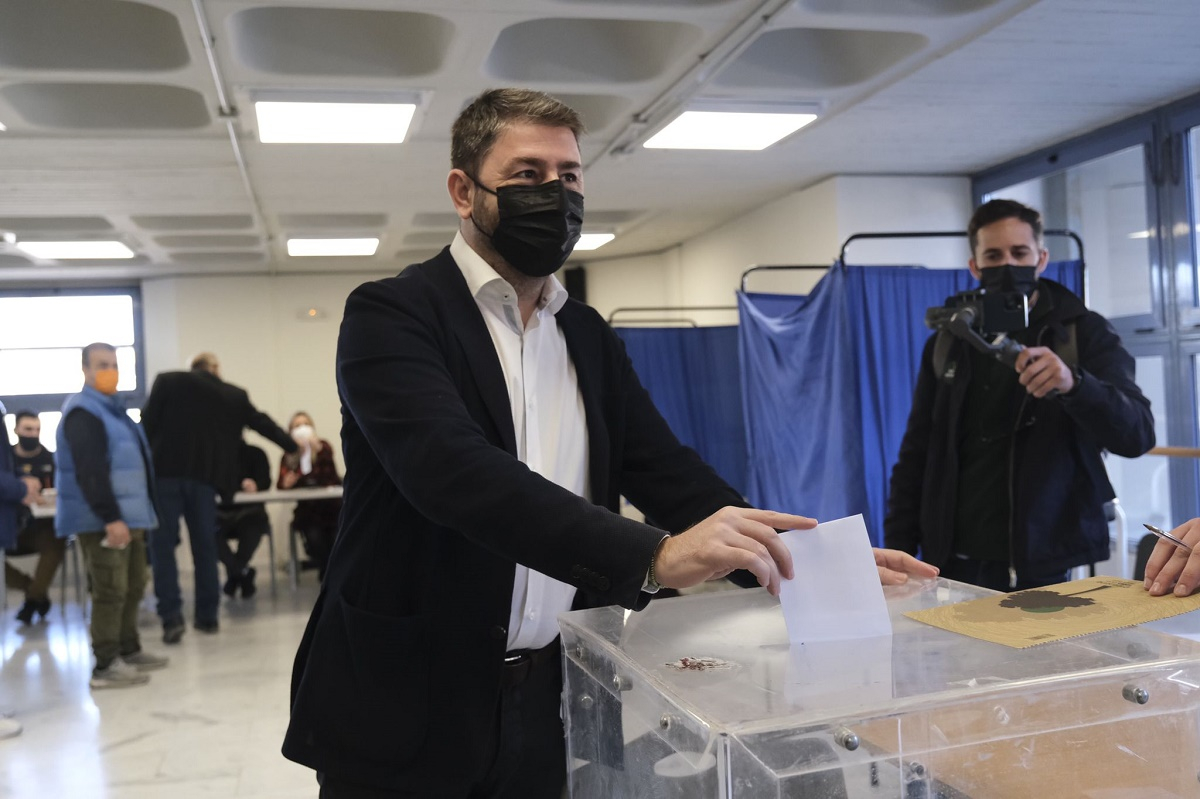 Εκλογές ΚΙΝΑΛ: Ψήφισε ο Ν. Ανδρουλάκης - Ζήτησε «καθαρή εντολή για ανανέωση»
