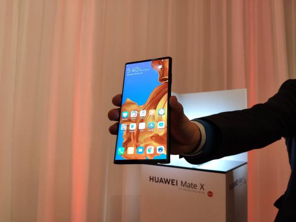 Η Huawei αποκάλυψε το δικό της 5G smartphone με αναδιπλούμενη οθόνη