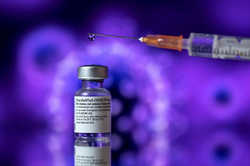 Μόσιαλος: Tο εμβόλιο της Pfizer προσφέρει προστασία και από τις νέες μεταλλάξεις