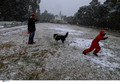 Χιόνια στην Αθήνα: Στα «λευκά» Σύνταγμα, Ακρόπολη, Μοναστηράκι - Μαγικές εικόνες