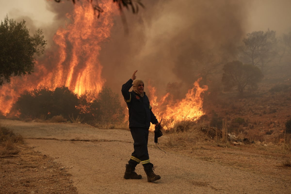 Φωτιά έξω από το χωριό Λοφίσκος στη Θεσσαλονίκη