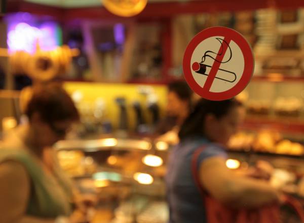 Ψευδές ότι η Εθνική Αρχή Διαφάνειας αποδέχεται «Λέσχες Καπνιστών»
