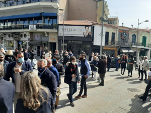 Οργή στην Κοζάνη: «Θέλουμε να ανοίξουμε» φωνάζουν οι έμποροι για τα κλειστά μαγαζιά