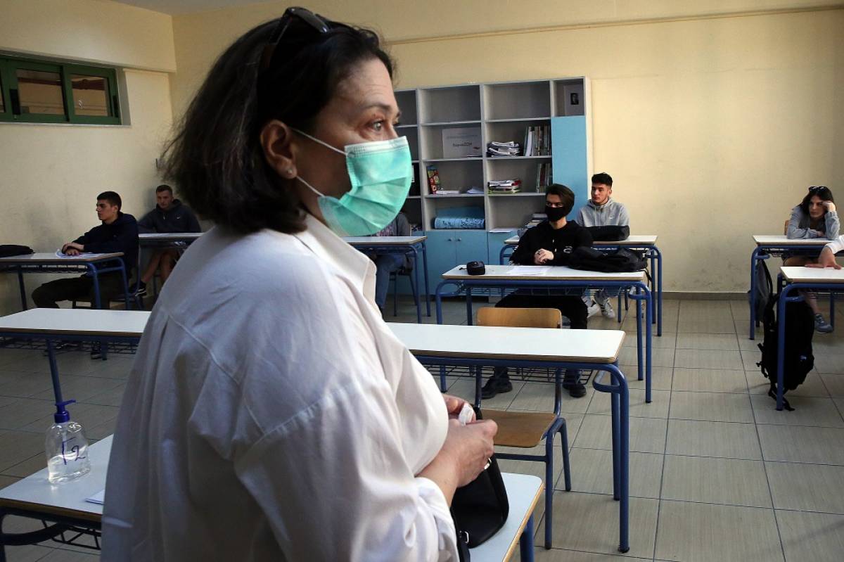Άνοιγμα σχολείων: Μήνυμα Χρυσοχοΐδη στους αρνητές μάσκας - Πότε θα επέμβει η αστυνομία