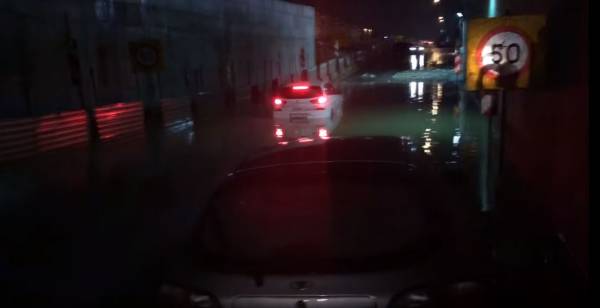 Κακοκαιρία: Καταστροφές από χαλάζι στα Τρίκαλα - Έντονη βροχόπτωση στη Θεσσαλονίκη (video)