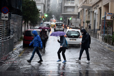 Τρία κύματα κακοκαιρίας «χτυπούν» την Ελλάδα - Δύσκολη η Κυριακή με ισχυρές καταιγίδες