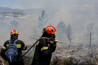 Υπό έλεγχο η φωτιά στη Βάρη - Εκκενώθηκαν τα παιδικά χωριά SOS και ένα γηροκομείο