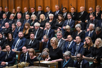 Το Reuters προτείνει «κυβέρνηση Παπαδήμου» στη Βρετανία για να ξεπεράσει την κρίση